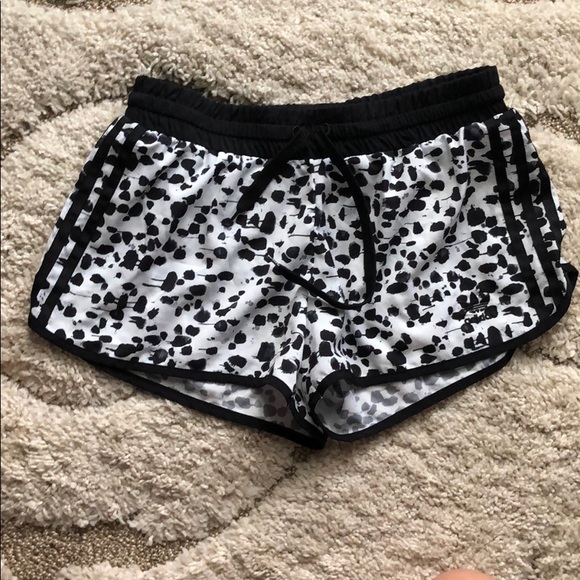 Women’s ADIDAS running shorts 3 stripe leopard - Picture 2 of 6